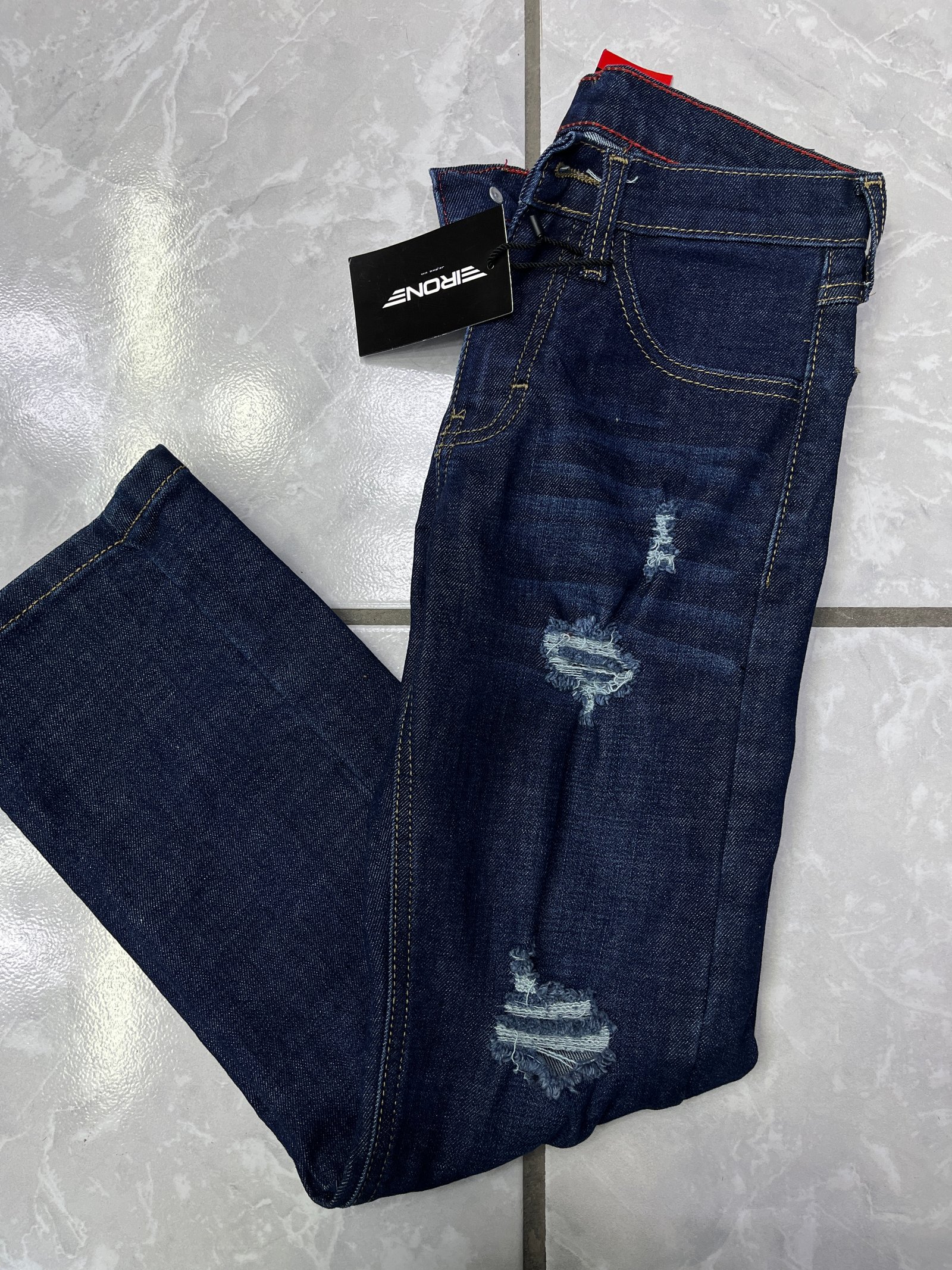 Pantalón Rasgado